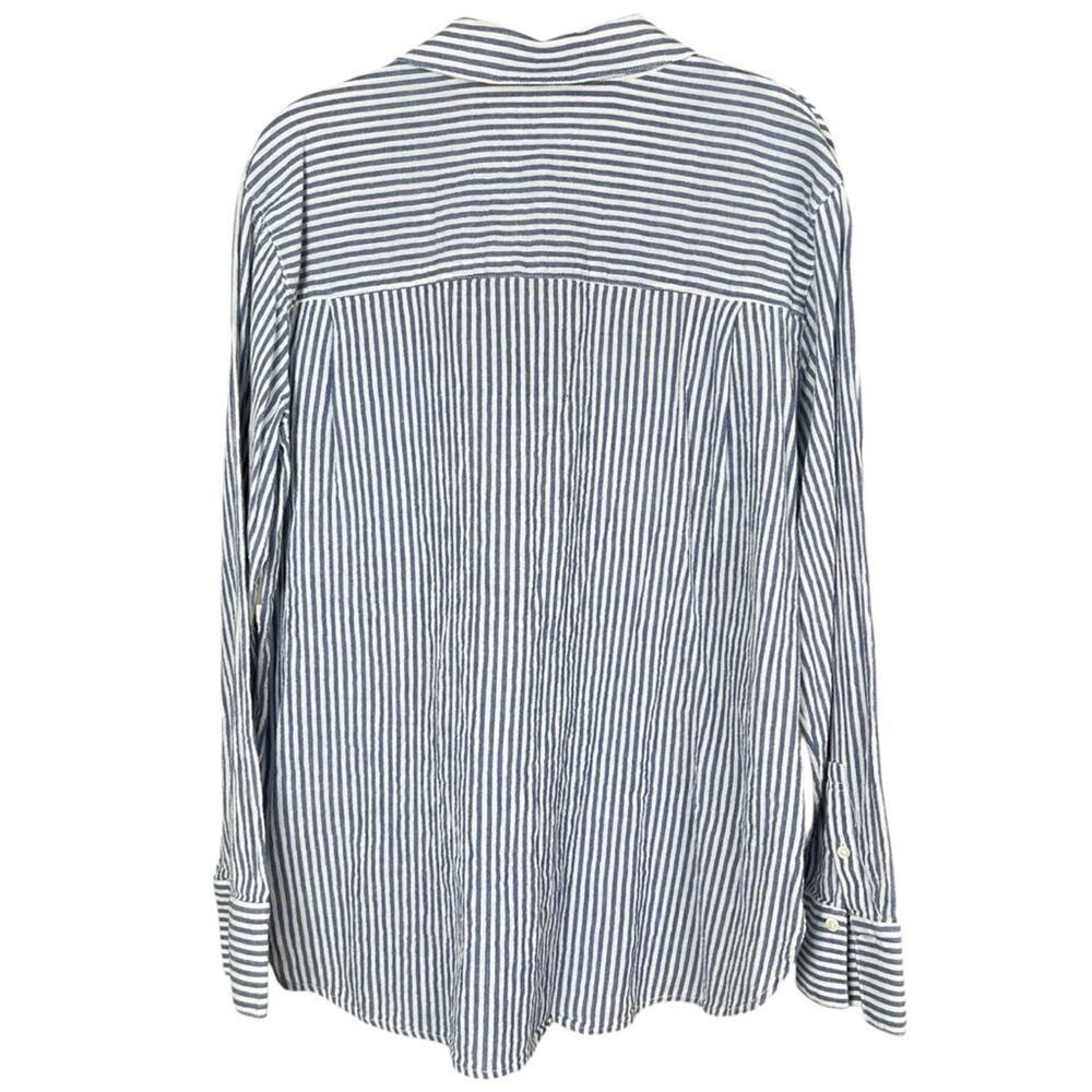 Treasure and Bond Boyfriend Blue White Button Down Women’s Top Size Medium - Picture 5 of 6